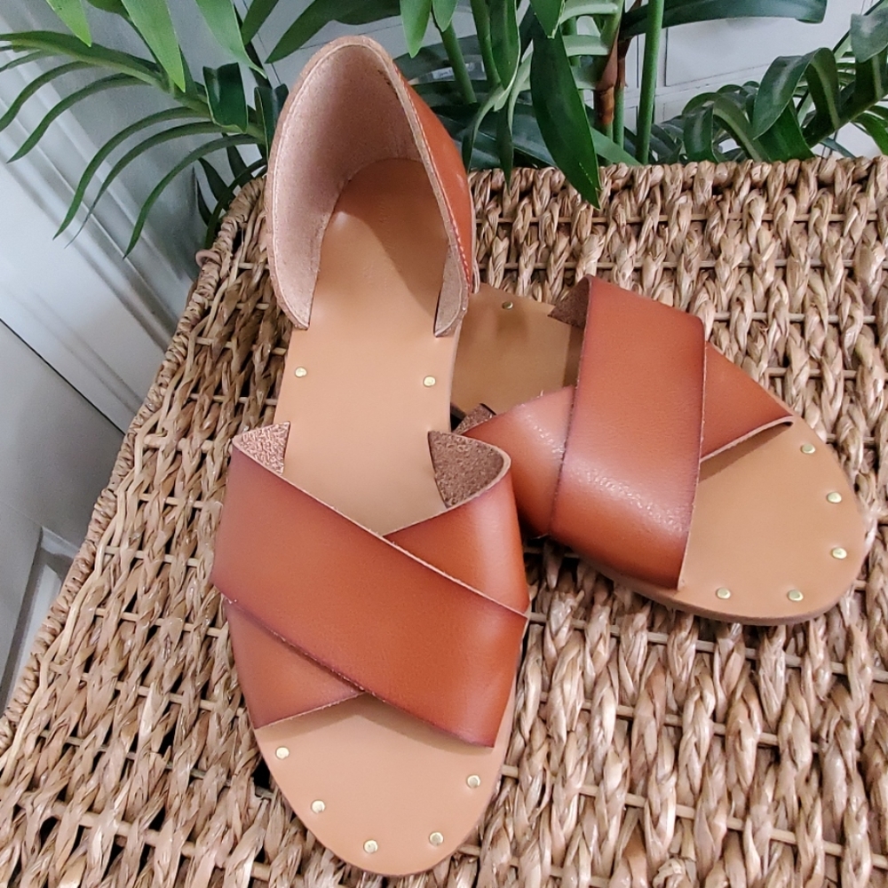 NWOT Universal Thread sandal